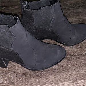 Black heeled Chelsea booties